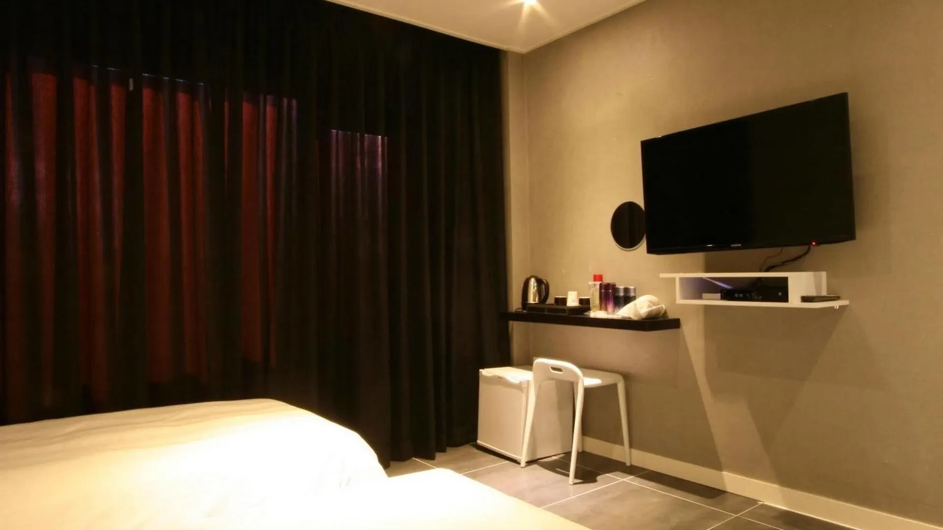 At Noon Hotel In Jeju Motell