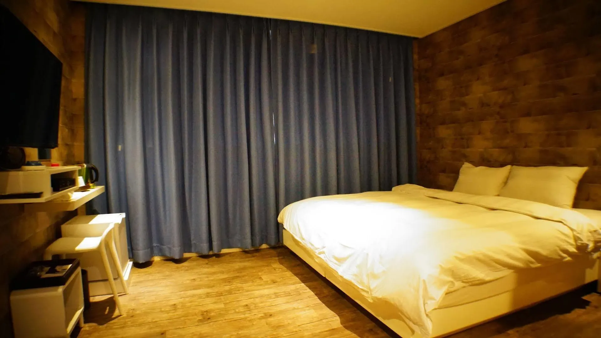 At Noon Hotel In Jeju 3*,